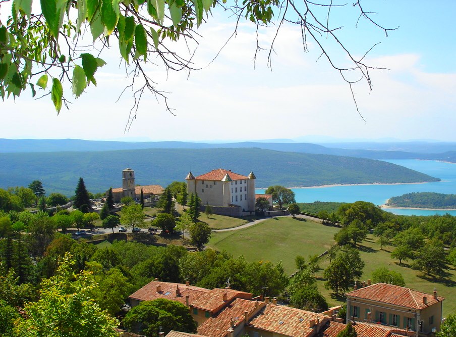 Détours rafraîchissants : ma sélection de 12 villages vivifiants autour des lacs et cours d’eau alpins